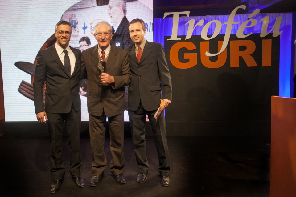 Presidente da Santa Clara recebe Troféu Guri | Blog Santa Clara