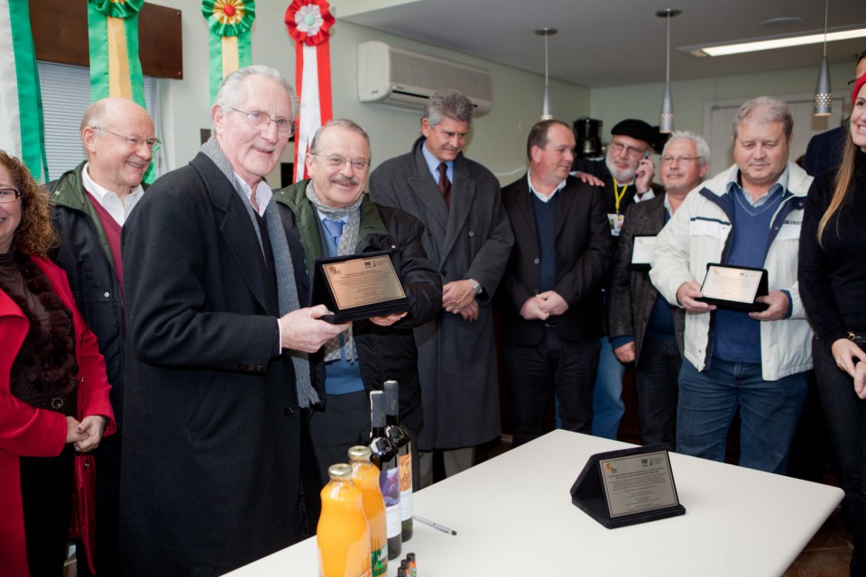 Cooperativa Santa Clara recebe homenagem do BRDE com a presença do governador Tarso Genro | Blog Santa Clara