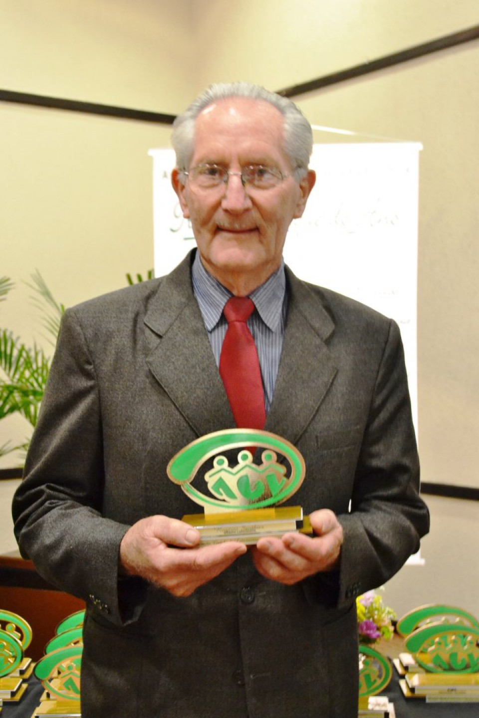 Presidente Rogerio Bruno Sauthier recebe homenagem da AGL | Blog Santa Clara