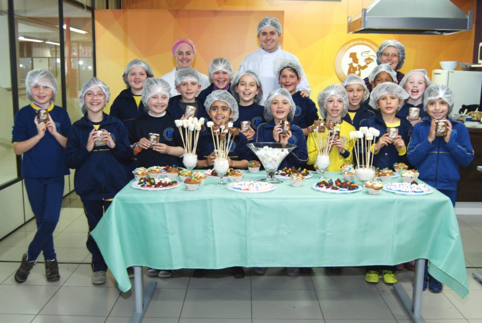 Alunos barbosenses fazem aula de culinária na Confraria Gourmet | Blog Santa Clara