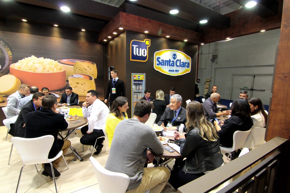 Santa Clara fortalece relacionamento com clientes do Paraná na MercoSuper | Blog Santa Clara