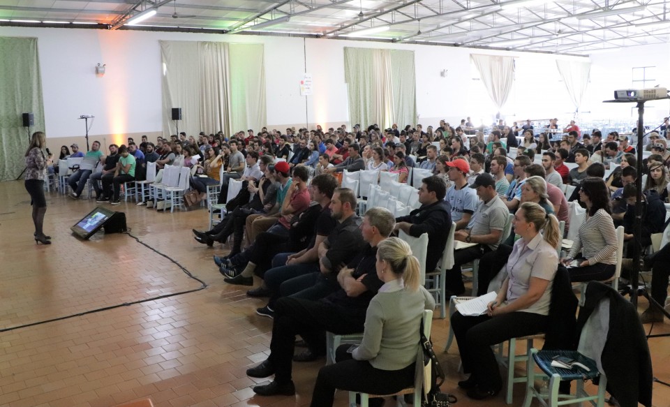 Encontro de Jovens da Santa Clara reúne 300 participantes em Paraí | Blog Santa Clara