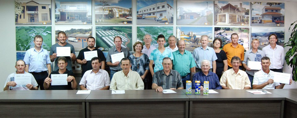 Conselho de Administração da Santa Clara presta homenagem a associados premiados em Concurso Nacional | Blog Santa Clara