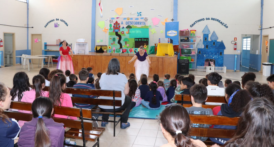 Plantando o Bem leva para escolas a peça Clarinha e o Pé de Feijão Mágico   | Blog Santa Clara