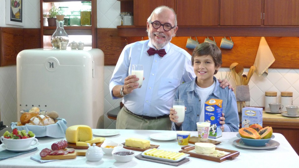 Nova embalagem do Leite Santa Clara é apresentada em comercial | Blog Santa Clara