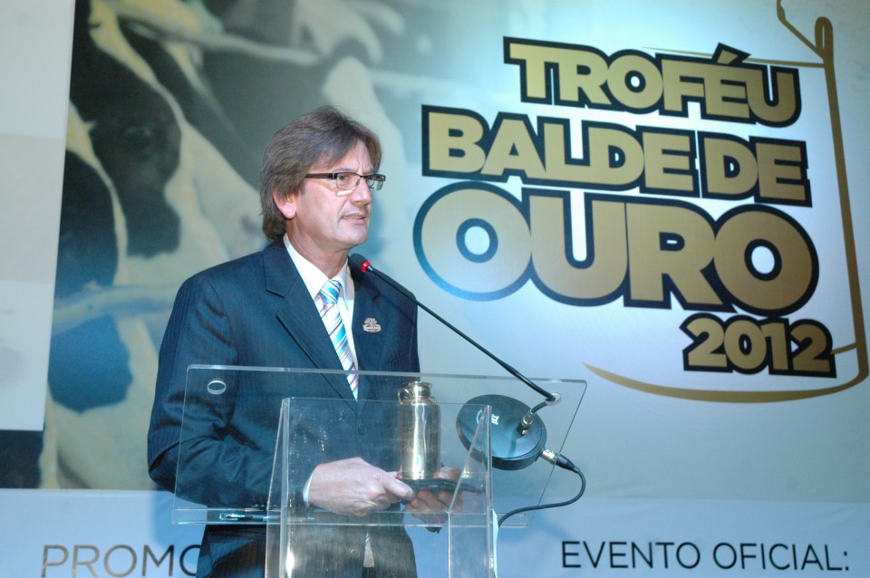 Santa Clara recebe Troféu Balde de Ouro com destaque em Cooperativismo | Blog Santa Clara