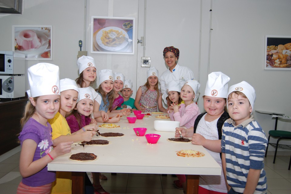 Crianças colocaram a mão na massa na Confraria Gourmet | Blog Santa Clara