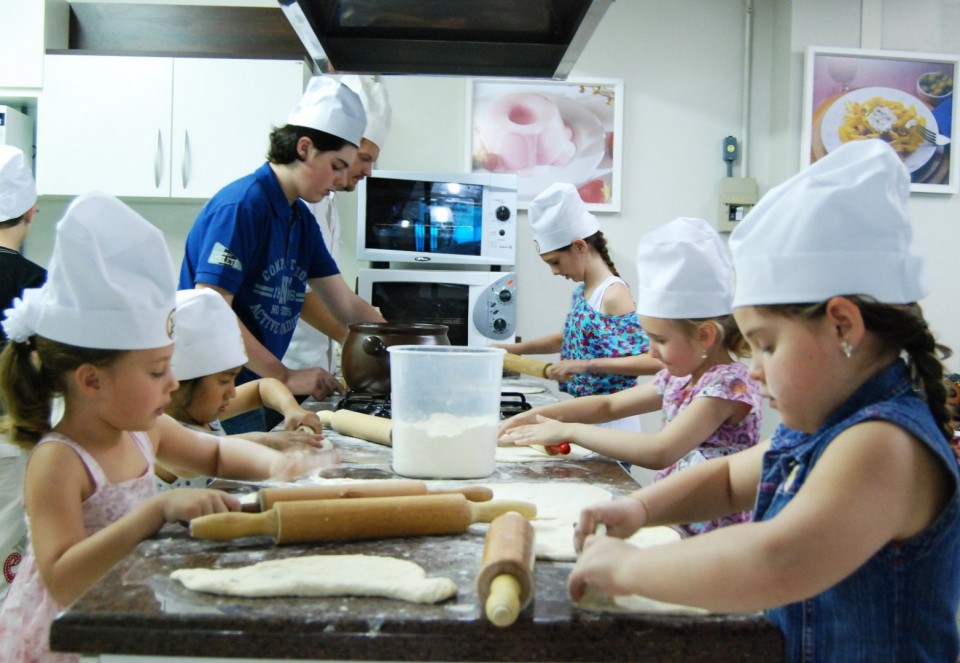 Crianças divertem-se em curso especial da Confraria Gourmet | Blog Santa Clara