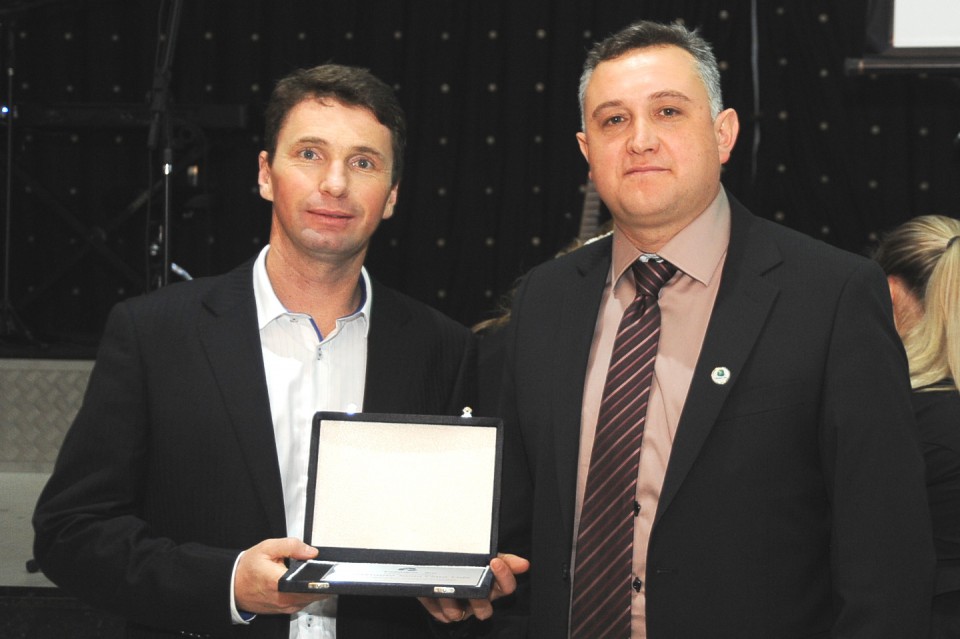 Santa Clara recebe homenagem da Cinbalagens - Aria | Blog Santa Clara