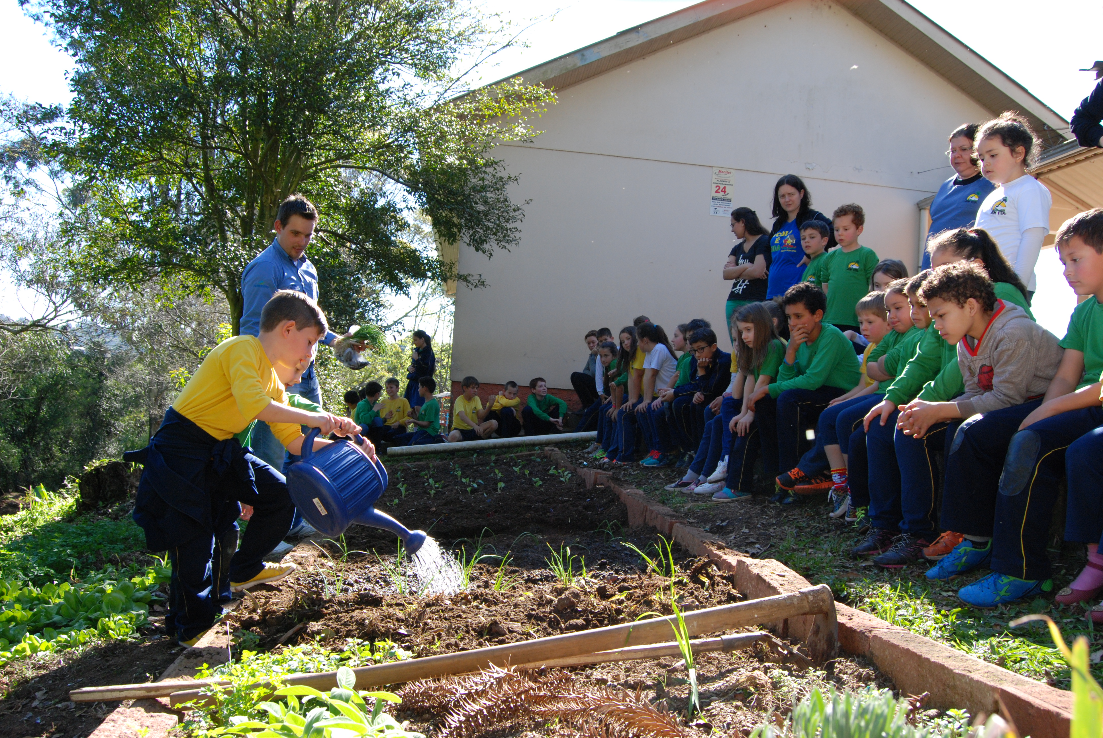 Projeto Plantando o Bem ensina sustentabilidade a mais de 800 estudantes