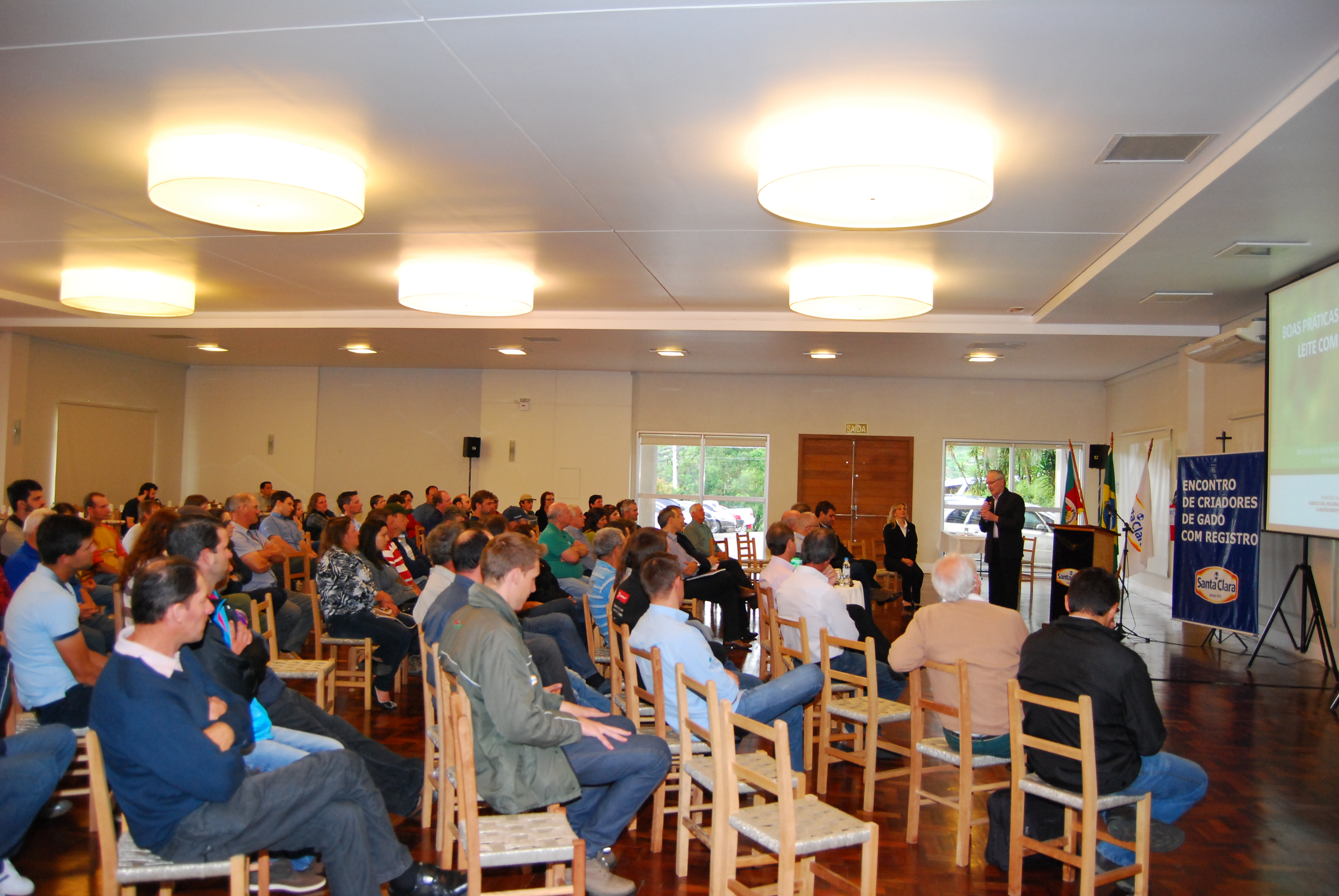 16º Encontro de Criadores de Gado de Leite com Registro reúne 110 produtores