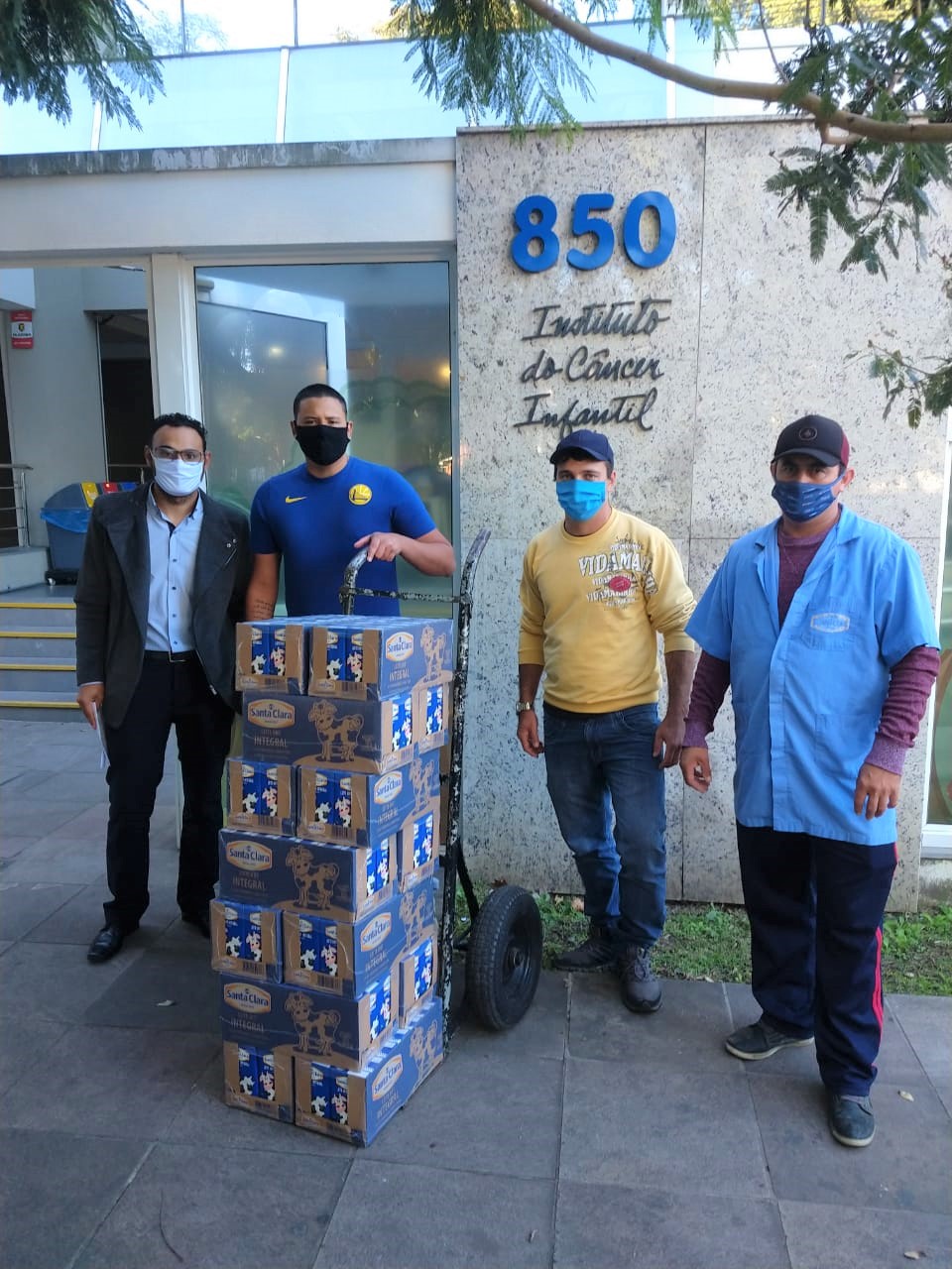 Campanha entre associados à Santa Clara doa mais de 48 mil litros de leite