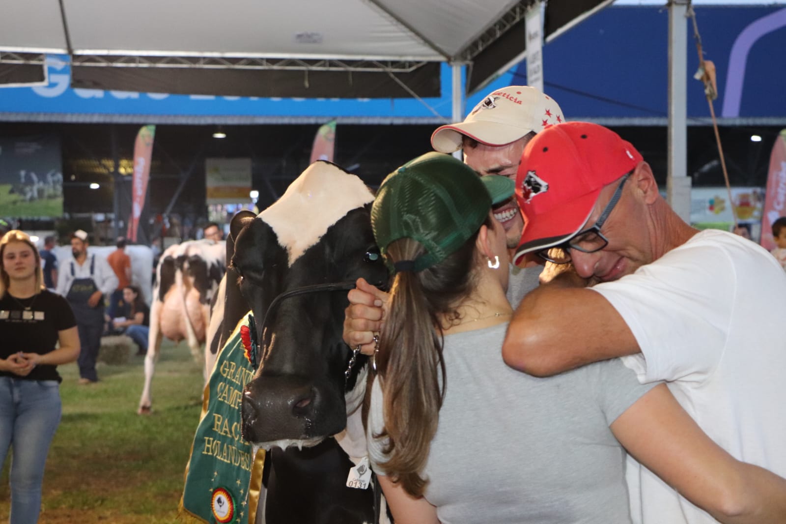Granja Leticia conquista Grande Campeã e Vaca Suprema na Expoleite 2023 