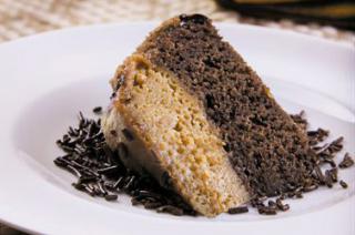 Bolo Cremoso de Doce de Leite e Chocolate