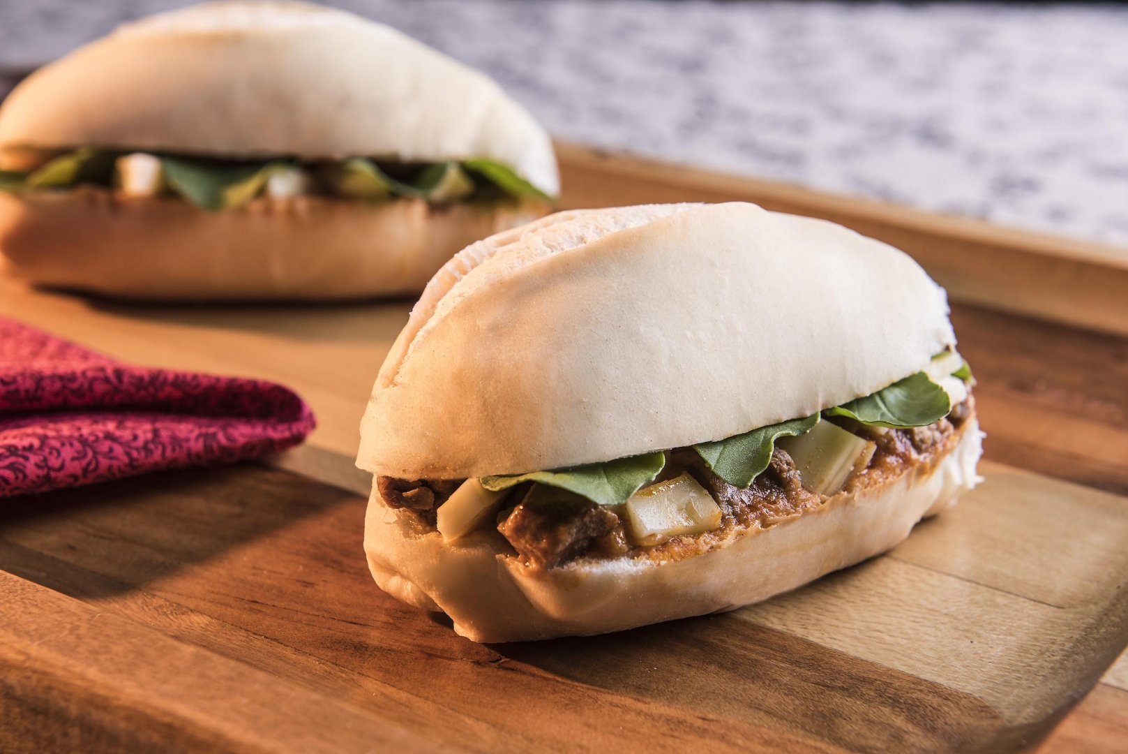 Sanduíche de Carne de Panela, Queijo Lanche e Rúcula 