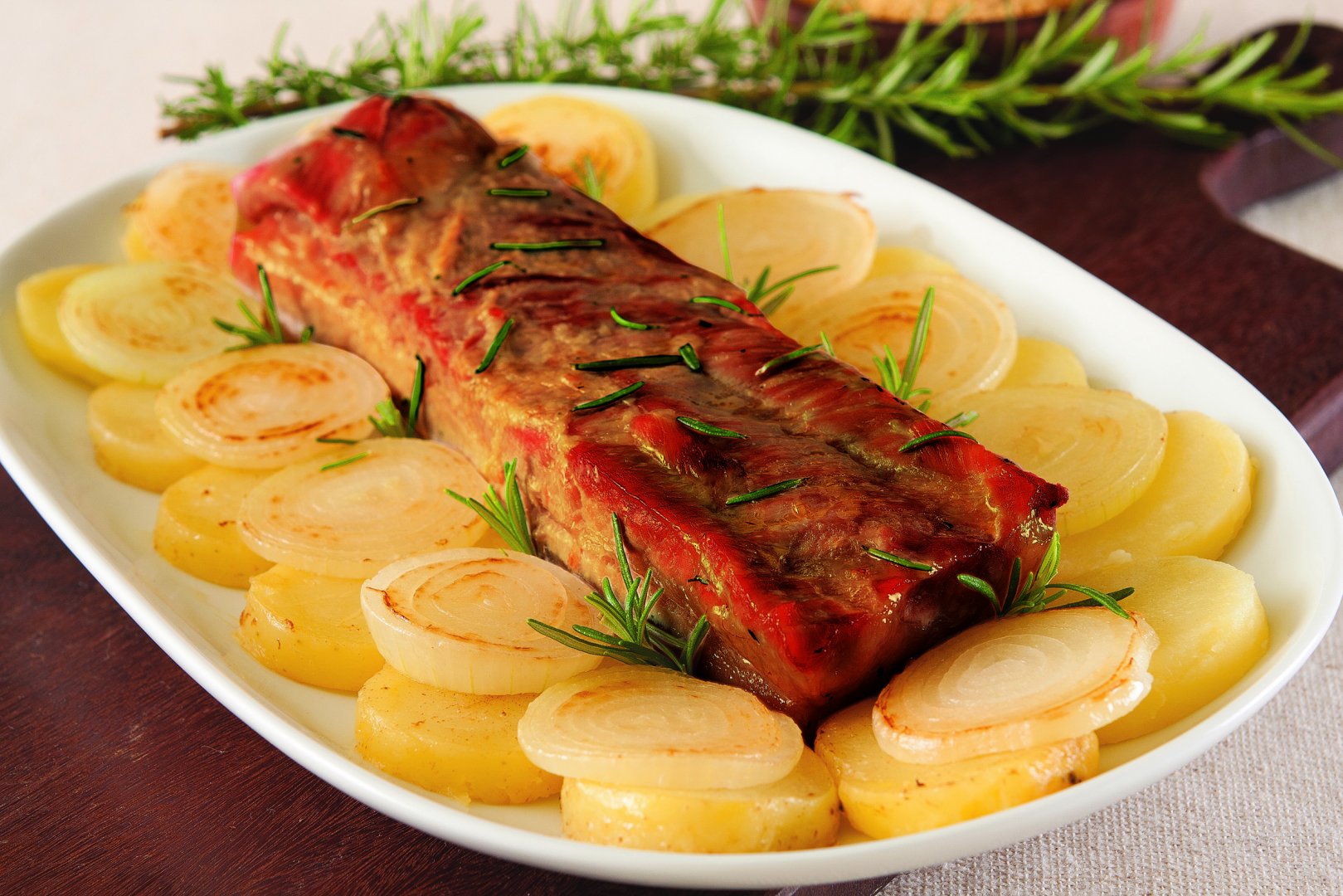 Costela de suíno com batatas temperadas 