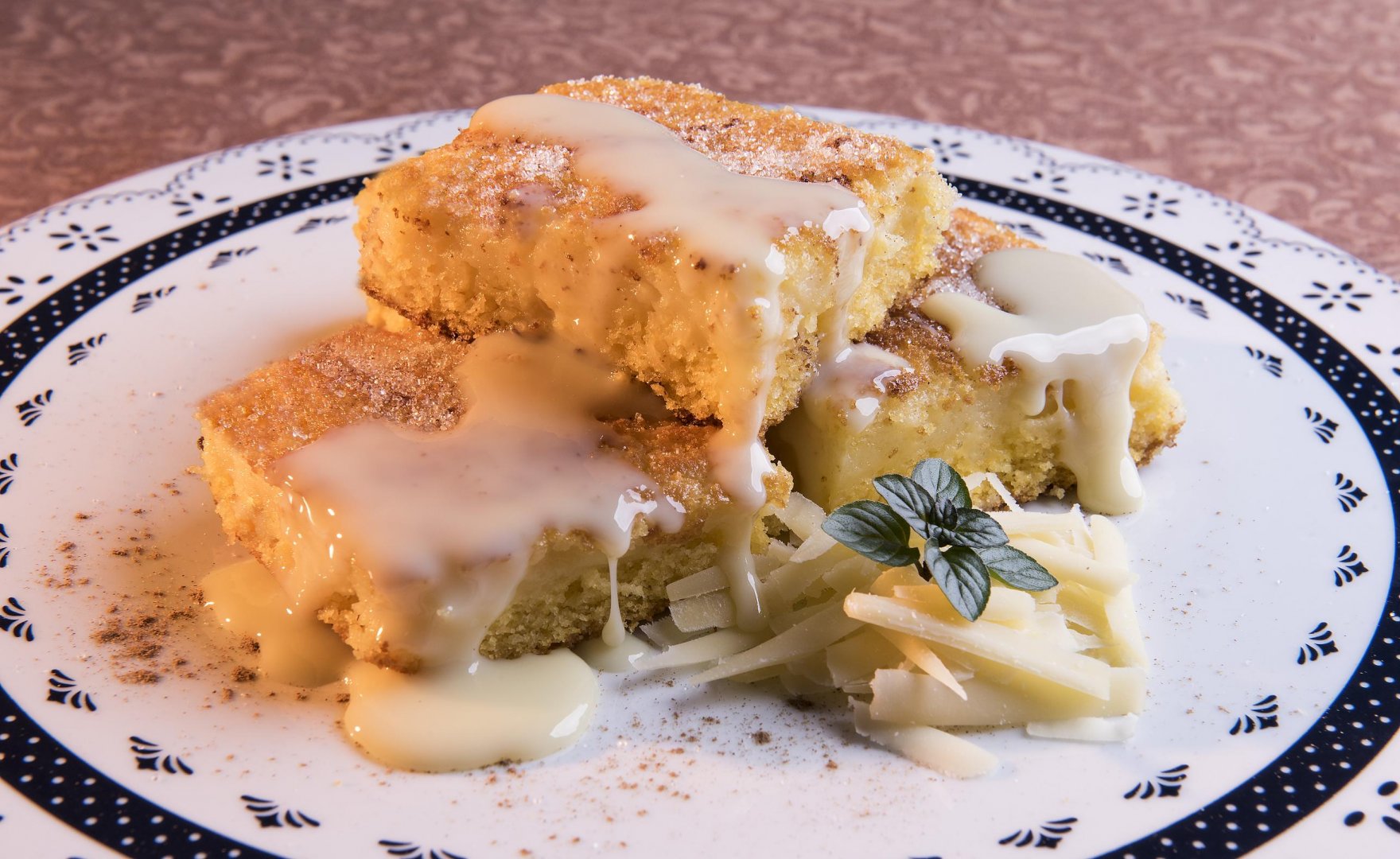 Bolo de Fubá Cremoso com Queijo Parmesão