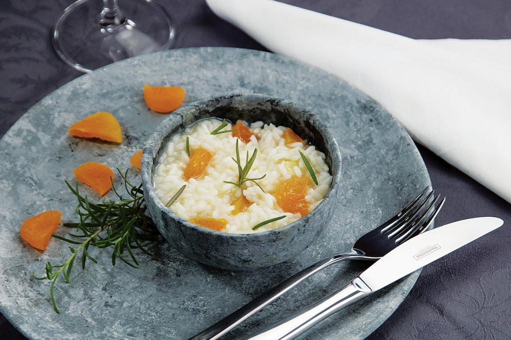 Risoto de Camembert com damasco e alecrim
