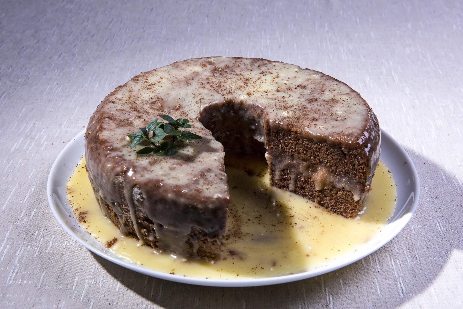 Bolo de Chocolate com Chocolate Branco e Licor de Laranja
