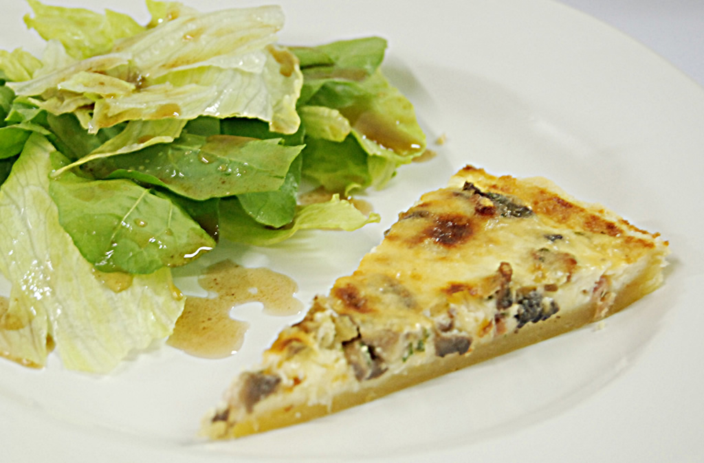 Quiche Lorraine com salada 