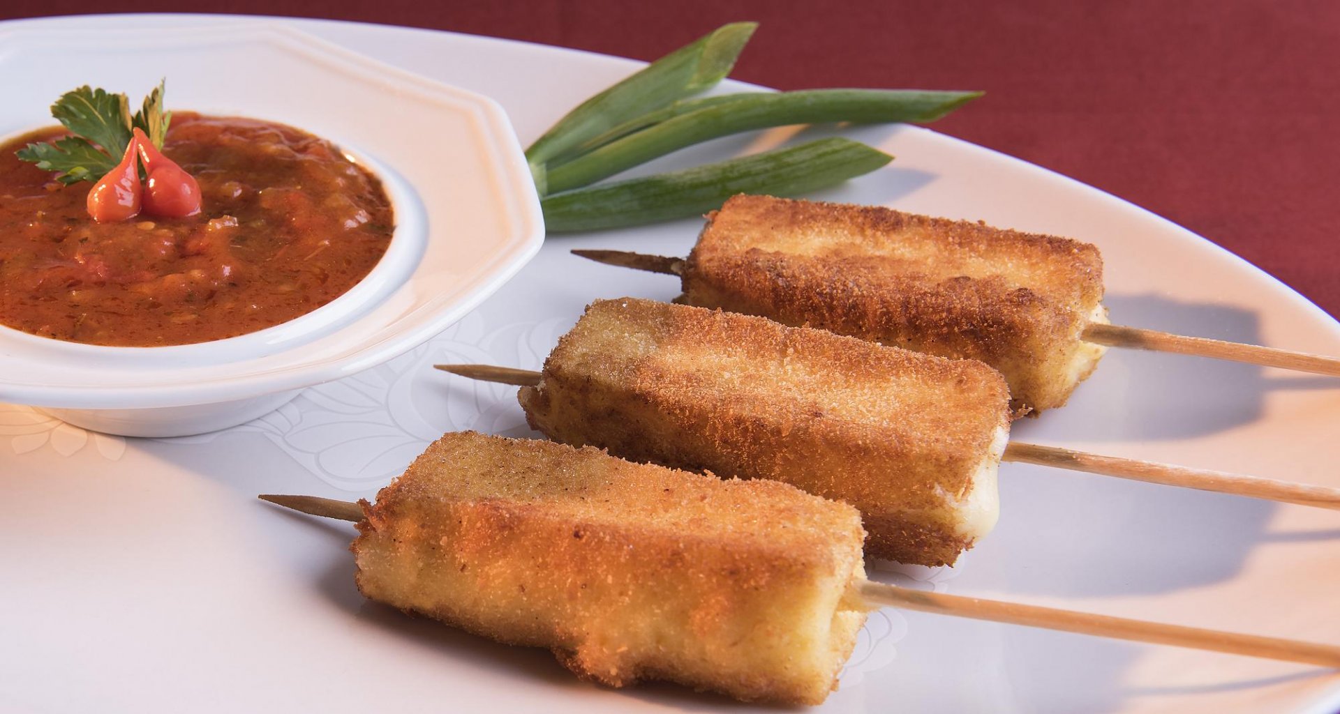 Palitos de Queijo Mussarela com Molho Billabong